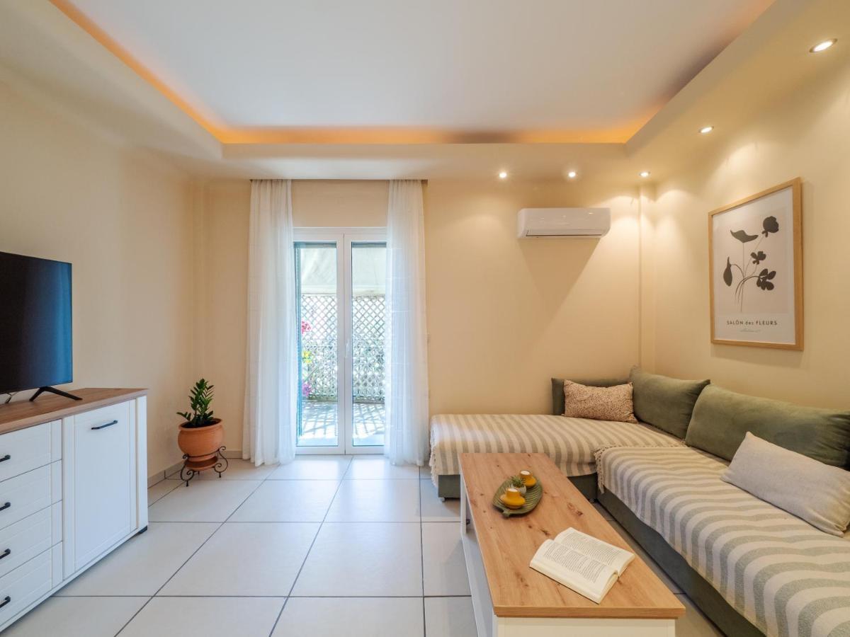 Aura Elegant Apartment Near Garitsa Bay Analipsis  Exterior photo